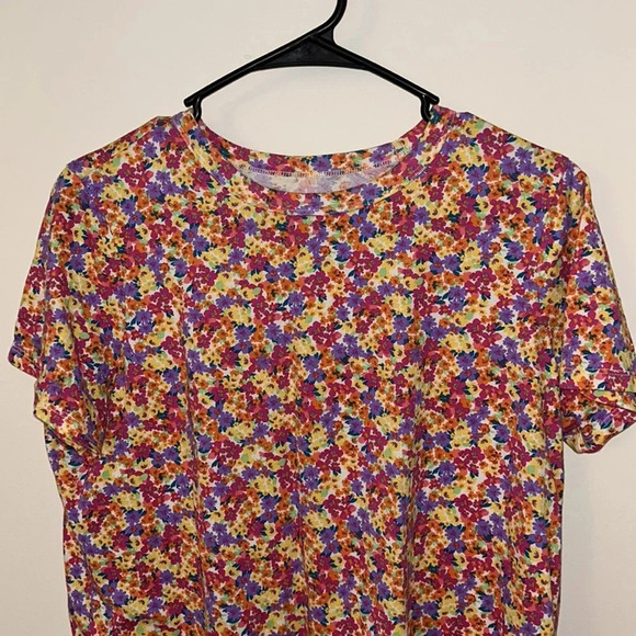 😍Old navy flowered top 😍 - Picture 2 of 5